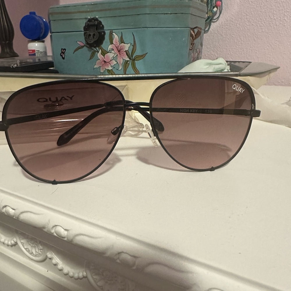 High key Quay sunglasses. Great shape